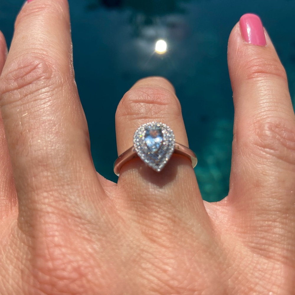Stunning solid 10k white gold aquamarine and Diamond pear shape ring size 6.5